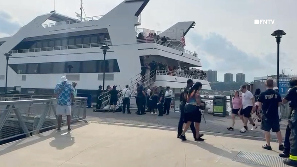 Boat crashes into dock in Manhattan